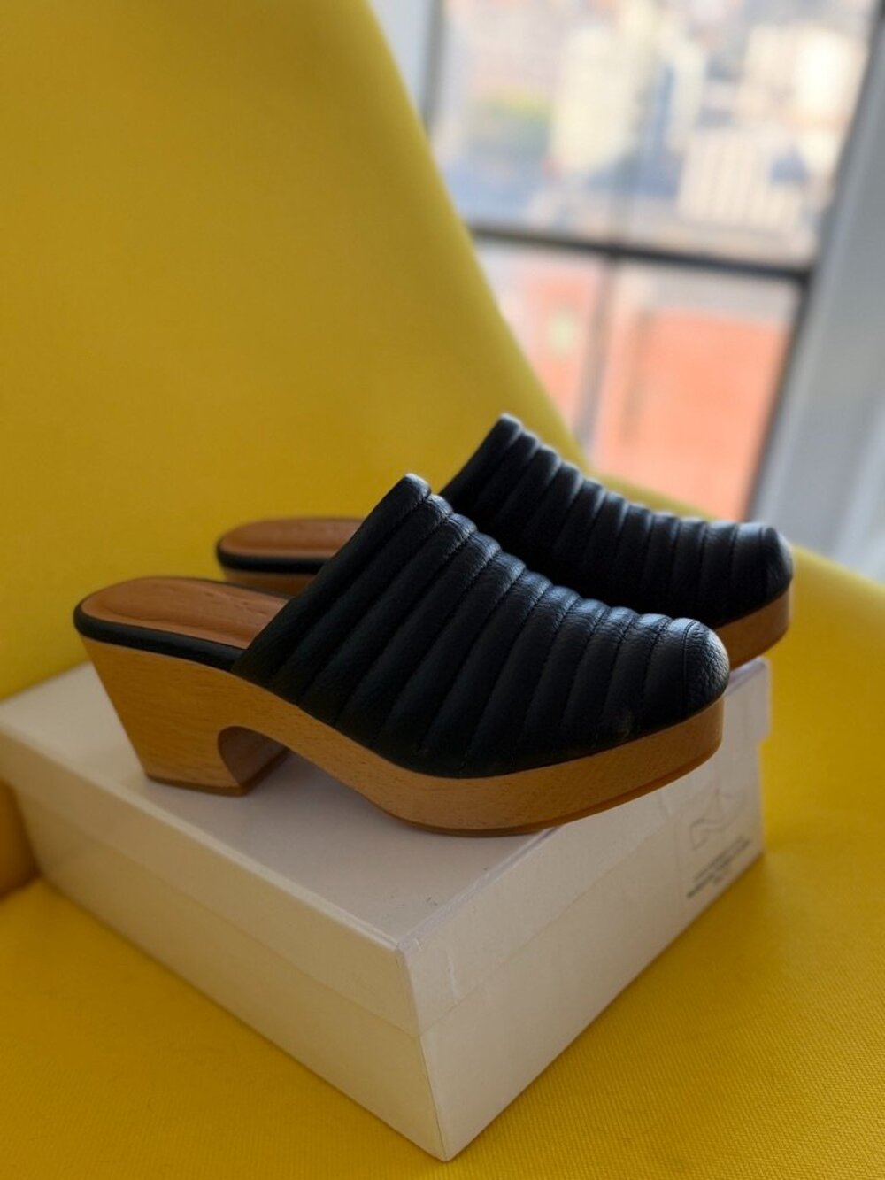 Beklina classic ribbed leather, closed-toe clogs, 9.5, navy - Picture 2 of 6